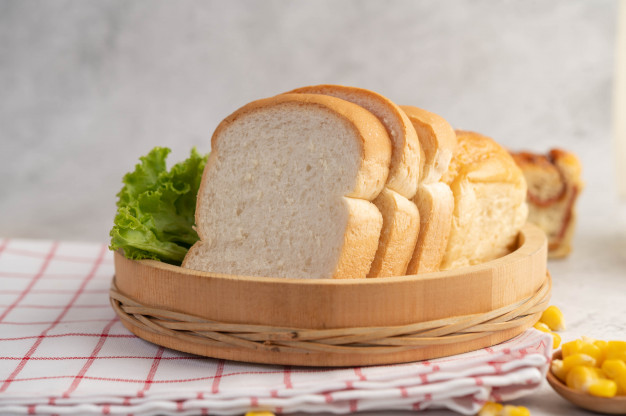 bread wooden tray red white cloth 1150 23896