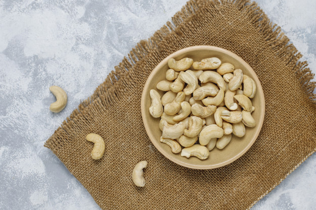 cashew nuts ceramic plate concrete top view 114579 4922