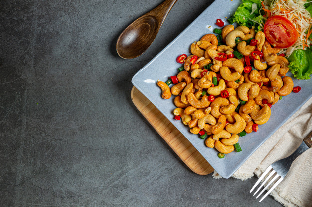 spicy cashews topped with chopped hot chilli 1150 24341