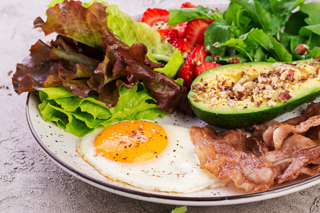 plate with keto diet food fried egg bacon avocado arugula strawberries keto breakfast 2829 17292