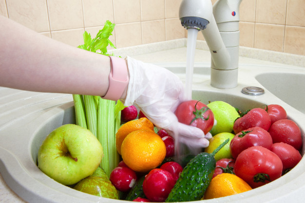 washing fruits vegetables after shopping from grocery store 91130 283
