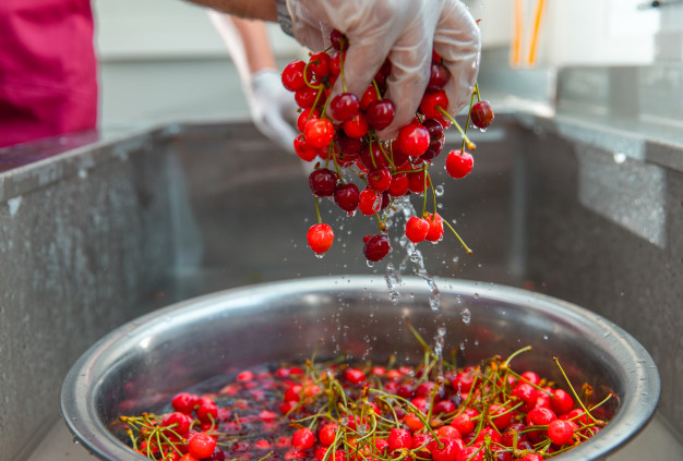 washing red cherries water 114579 12047